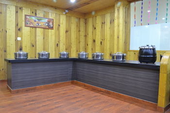 Hotel Apple Nest Manāli Екстериор снимка