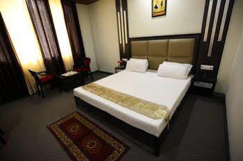 Hotel Apple Nest Manāli Екстериор снимка